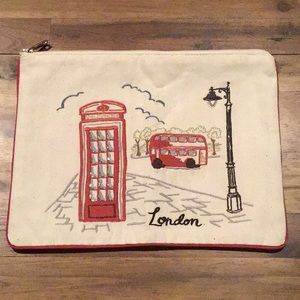 NWOT London zipper closure pouch